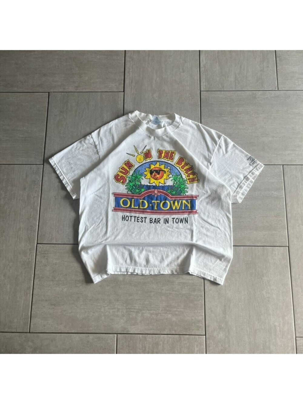 Vintage Hanes Heavyweight White Graphic T-Shirt Sun On The Beach Size Large